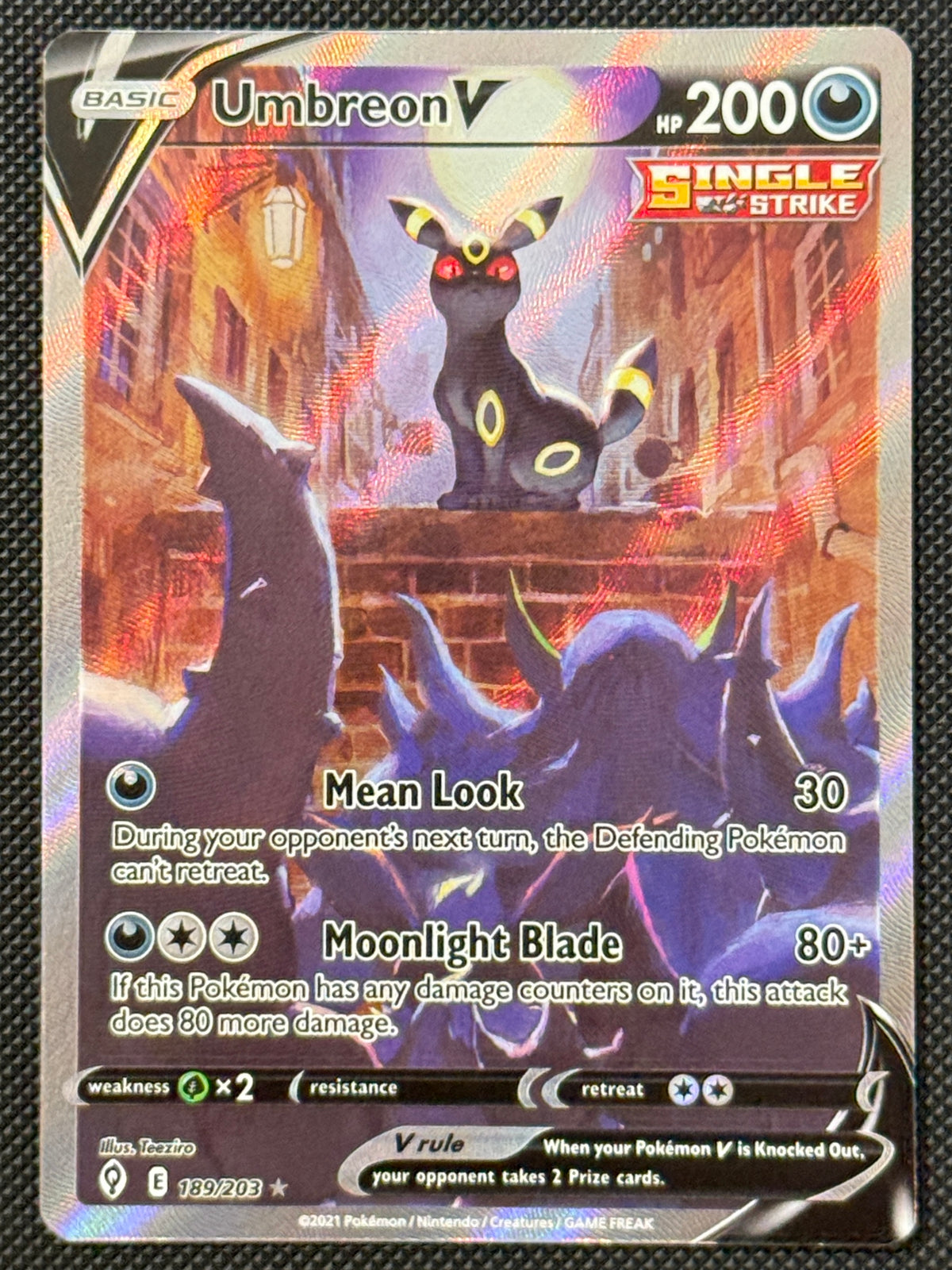 Umbreon V 189/203 Evolving Skies NM